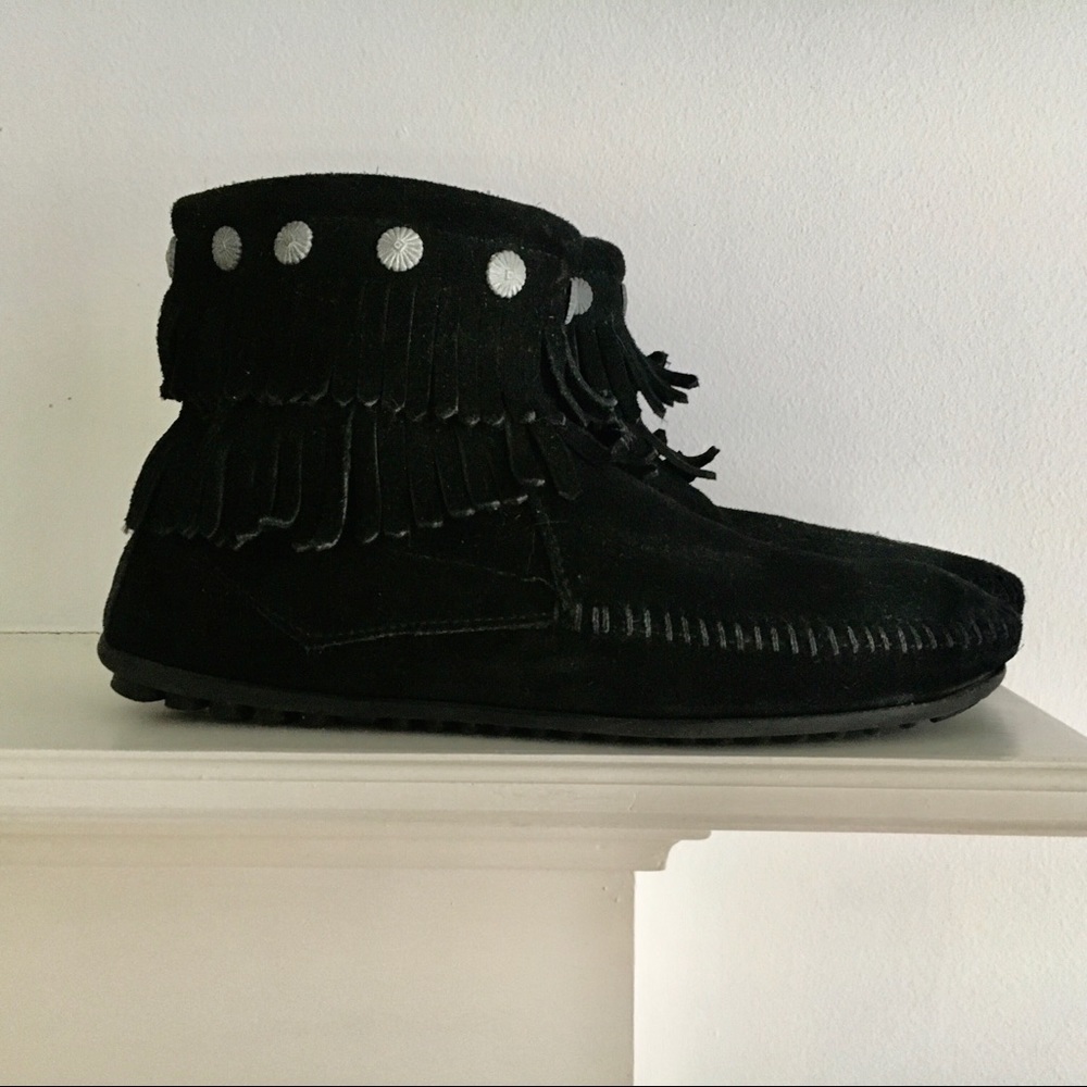 Minnetonka Black Suede Size 8 Booties